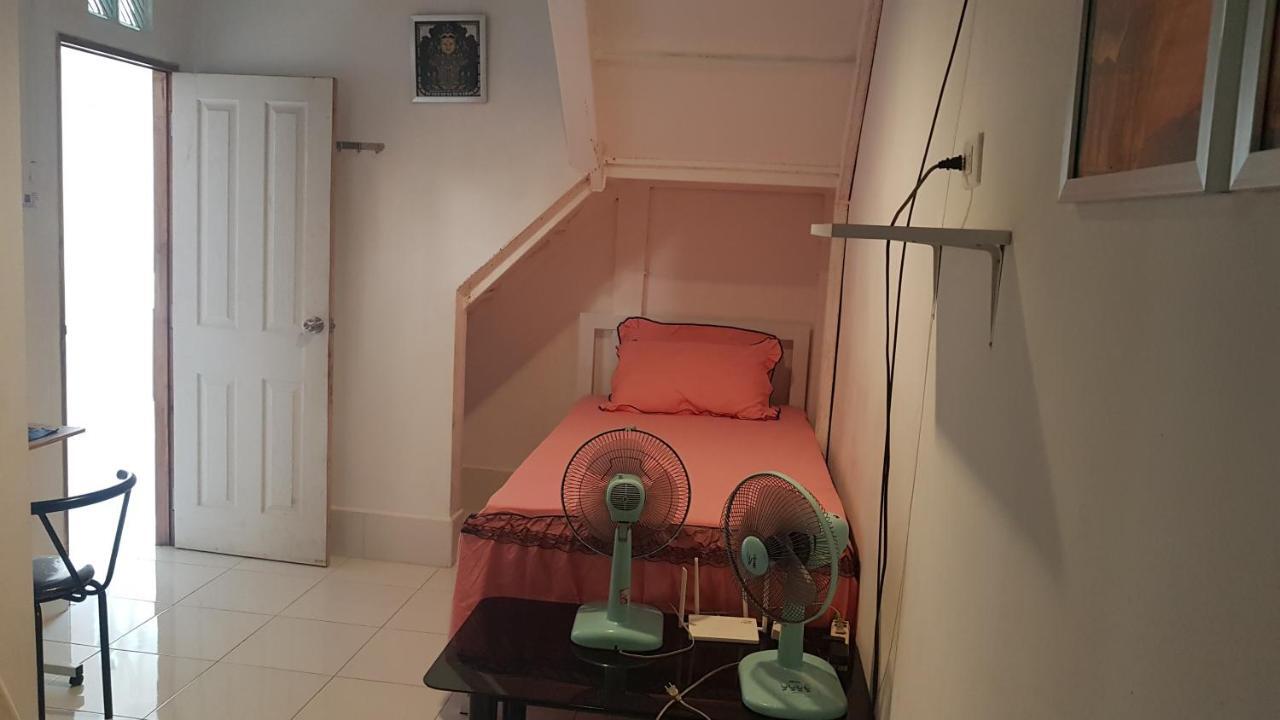 Sam'S Place Bangkok Room photo